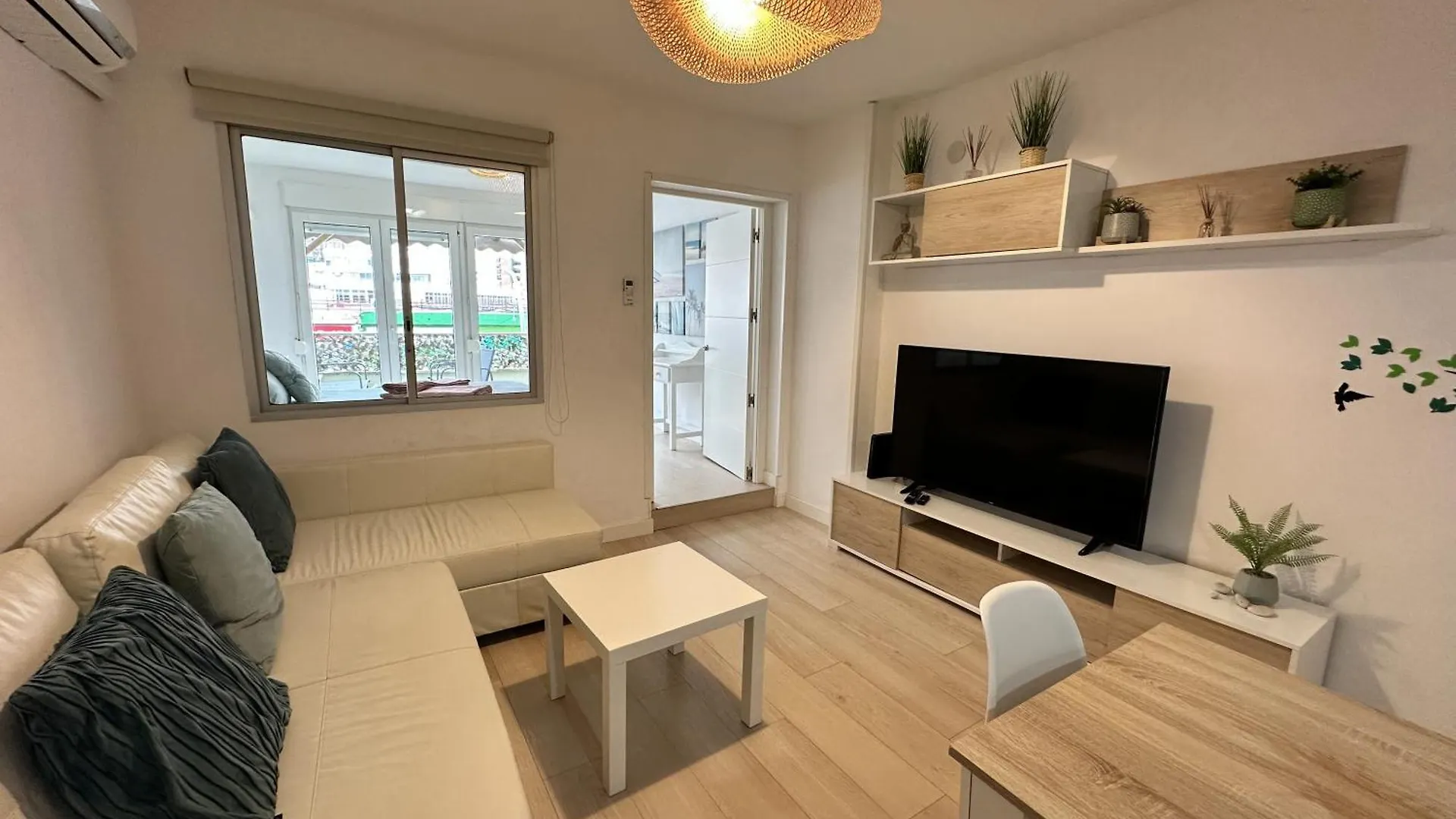 Ver1 - Terraza - 1 Dorm - Wifi - Centro A 100 Metros - Playa A 600 Metros Torremolinos