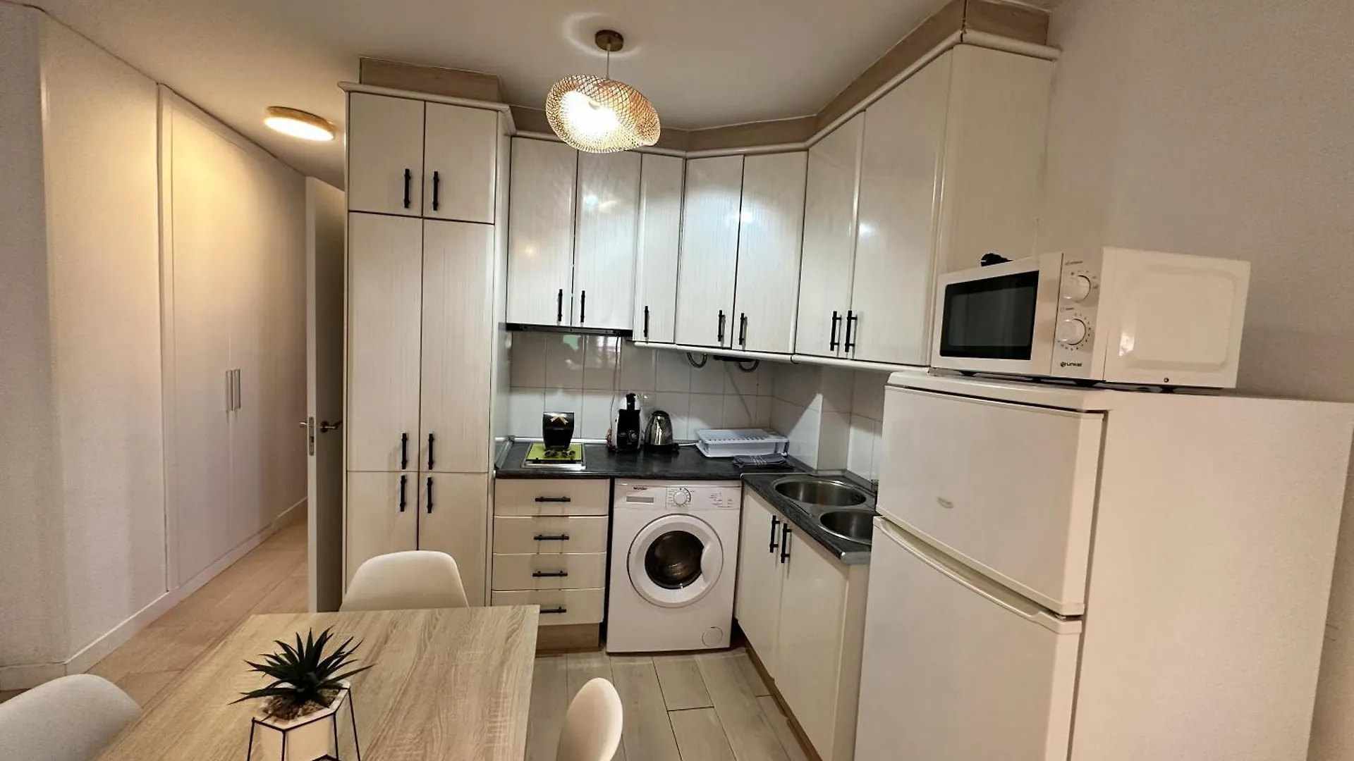 Ver1 - Terraza - 1 Dorm - Wifi - Centro A 100 Metros - Playa A 600 Metros Torremolinos 0*,  Španělsko