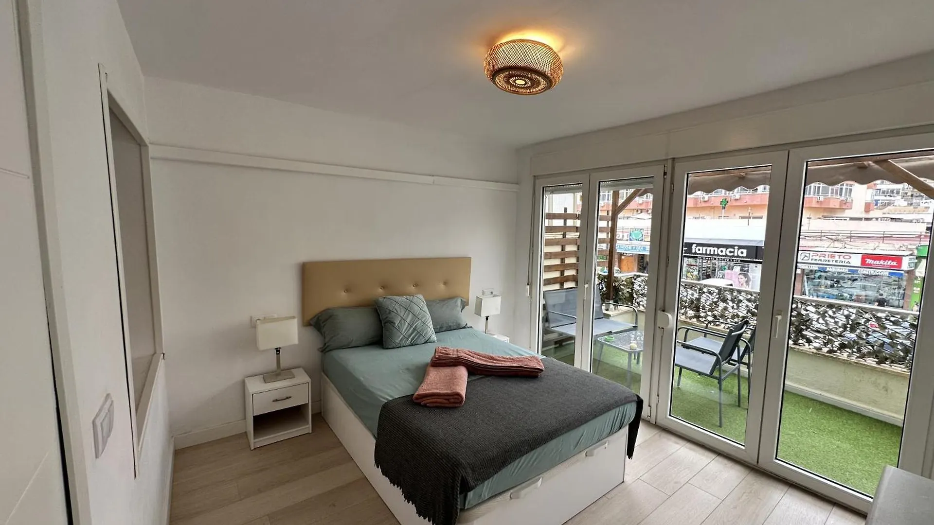 Ver1 - Terraza - 1 Dorm - Wifi - Centro A 100 Metros - Playa A 600 Metros contacts