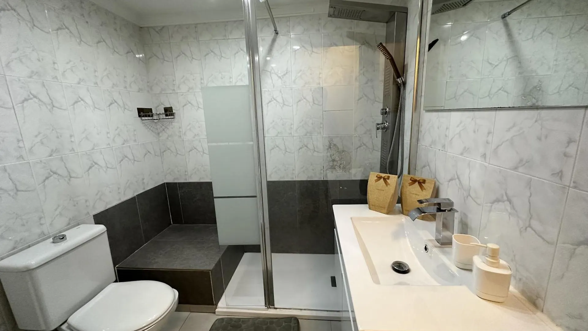 Apartment Ver1 - Terraza - 1 Dorm - Wifi - Centro A 100 Metros - Playa A 600 Metros Torremolinos Spain