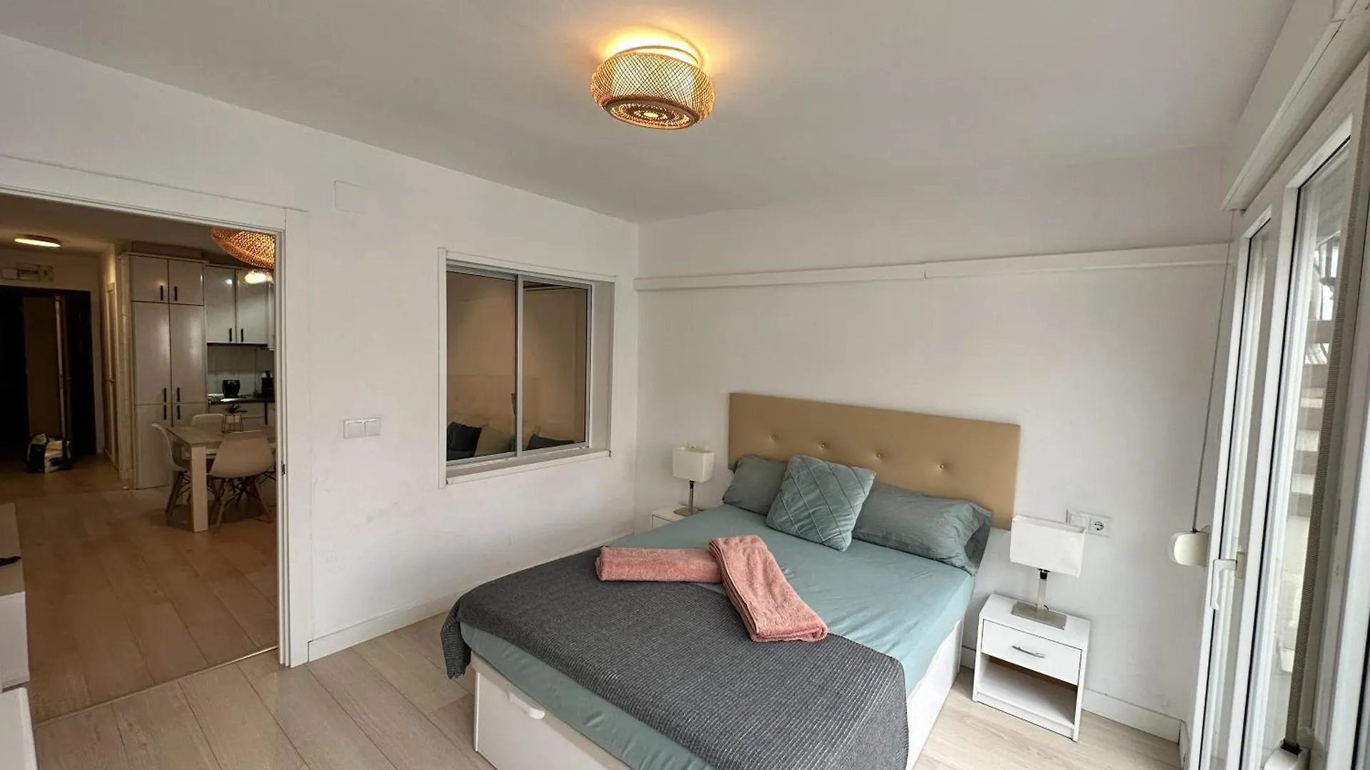 Apartment Ver1 - Terraza - 1 Dorm - Wifi - Centro A 100 Metros - Playa A 600 Metros Torremolinos